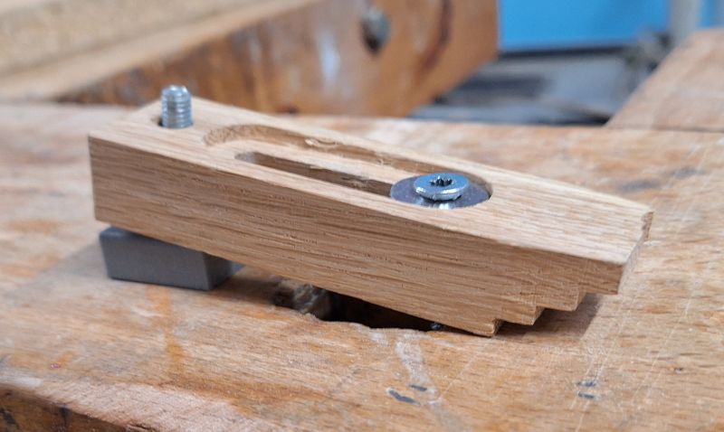 Datei:ViktoriaCNC klemme.jpg