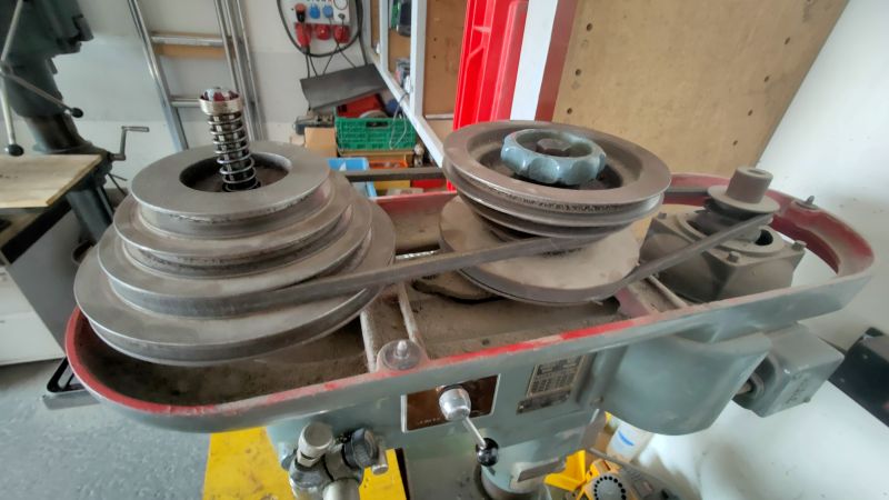 Datei:Keilriehmen bohrmaschine klein.jpg