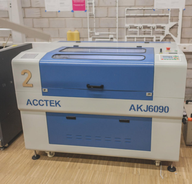 Datei:Lasercutter AKJ-6090.png