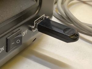 01 USB Stick einstecken.jpg